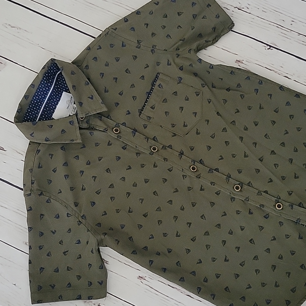 Sailboat ⛵️  button down - Picture 2 of 8